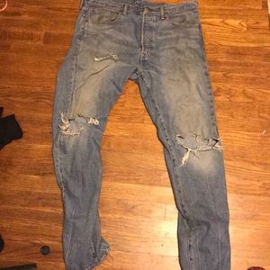 Levi distress jeans